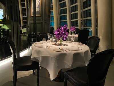 วอเตอร์ ไลบรารี จามจุรี