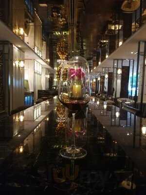 เดอะ กลาสซ์ บาร์