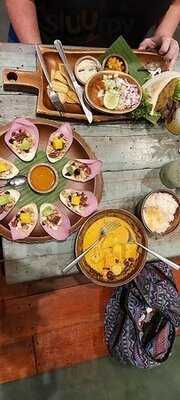 แมงโก เวเจทาเรียน & วีเเกน เรสเตอรองท์ แอนด์ อาร์ทส์ เเกลลอรี่