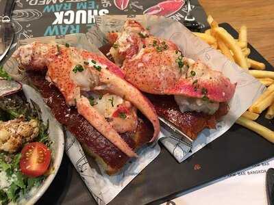 เดอะ รอว์ บาร์