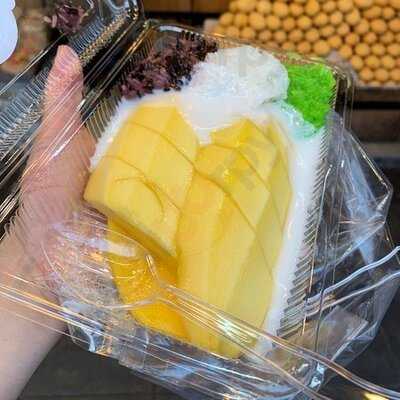 Mae Varee Fruit Shop