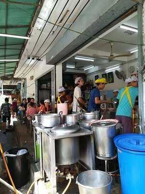 รุ่งเรืองก๋วยเตี๋ยวหมู