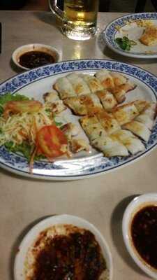 ร้านอาหาร ไก่ย่างกลางบึง