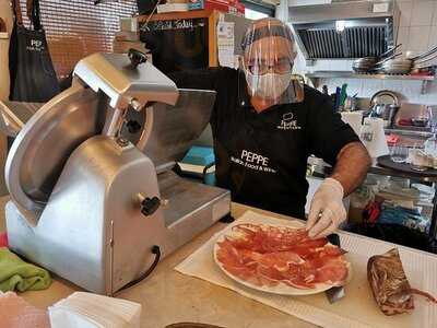 T's Cafe By Maison De Baguette