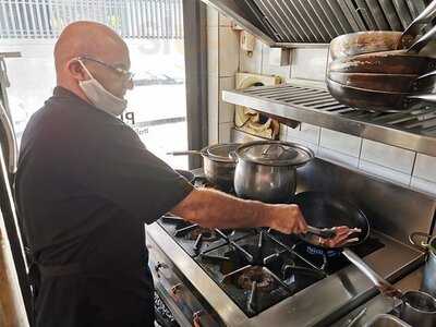 T's Cafe By Maison De Baguette