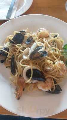 T's Cafe By Maison De Baguette