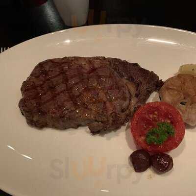 เดอะดิสตริคท์กริลล์รูม แอนด์ บาร์