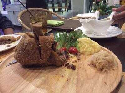 Le Bistro By Ruenrose