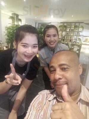 พับลิค - อวานี เอเทรียม กรุงเทพ