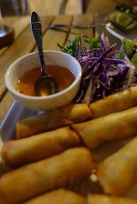 ฮิดเด้นเฮาส์ บิสโตร