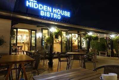 ฮิดเด้นเฮาส์ บิสโตร