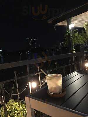 ฮิดเด้นเฮาส์ บิสโตร