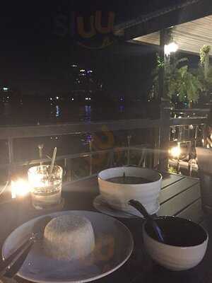 ฮิดเด้นเฮาส์ บิสโตร