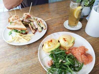 ร็อคเก็ต คอฟฟี่ บาร์