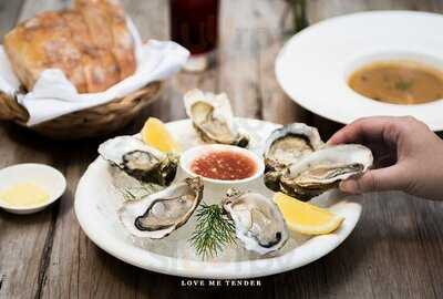 Love Me Tender Le Bistro