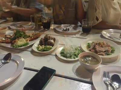 ร้านอาหาร โอยั๊วะริเวอร์เทอร์เรซ