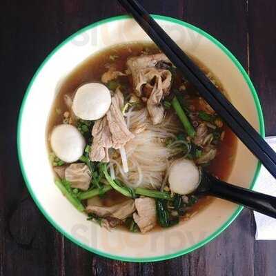 นายชาติหมูตุ๋นพระนคร