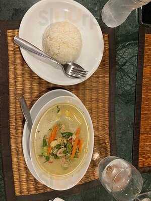 Lamphu Tree Thai Restaurant & Vegetarian Served