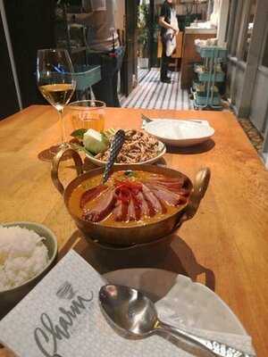 ชาร์ม อีทเตอรี่ แอนด์ บาร์