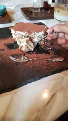 เฟอเทอร์สโตน คาเฟ่ บิสโทร & ไลฟ์สไตล์ ช้อป