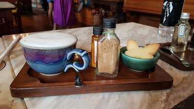 เฟอเทอร์สโตน คาเฟ่ บิสโทร & ไลฟ์สไตล์ ช้อป