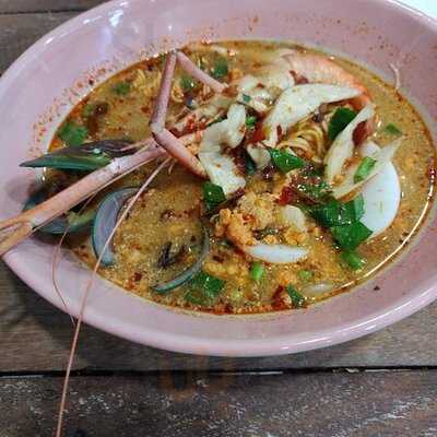 พี่อ้อก๋วยเตี๋ยวต้มยำกุ้ง