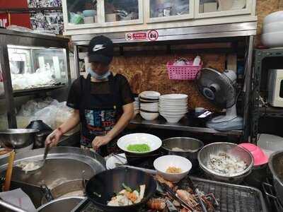 พี่อ้อก๋วยเตี๋ยวต้มยำกุ้ง