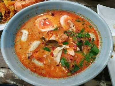 พี่อ้อก๋วยเตี๋ยวต้มยำกุ้ง