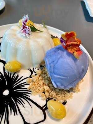 เกรย์ฮาว คาเฟ่ - เอ็มควอเทียร์