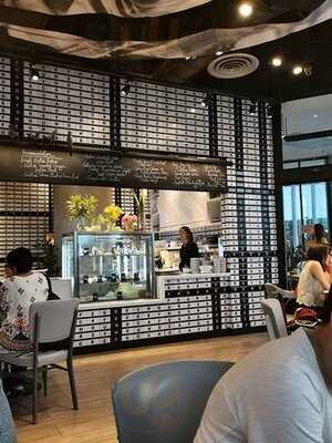 เกรย์ฮาว คาเฟ่ - เอ็มควอเทียร์