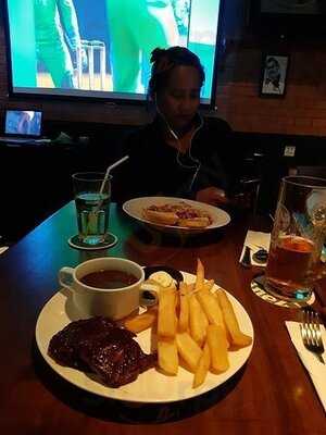 The Kiwi Sports Pub & Grill