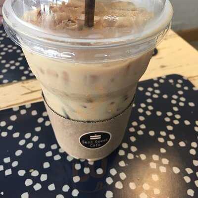 เซมิสวีทคาเฟ่