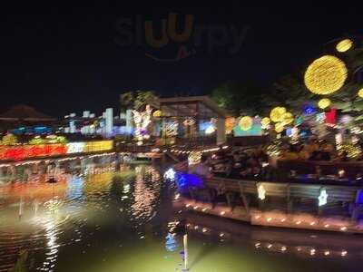 วอเตอร์ไซด์ คาราโอเกะ เรสเตอรองต์