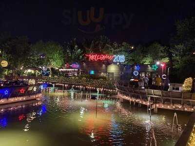 วอเตอร์ไซด์ คาราโอเกะ เรสเตอรองต์