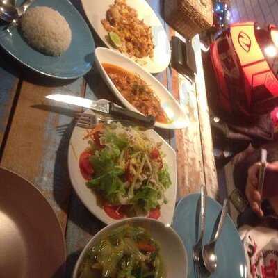 อานิส บิสโตร @ สาธร 15