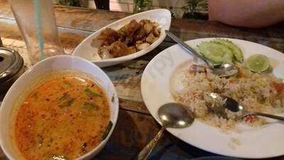 อานิส บิสโตร @ สาธร 15