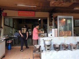 หมูกรอบนายไซเจ้าเก่า