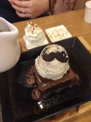 ร้านครีมสตูดิโอ