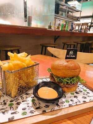 บีฟ แอนด์ เชค