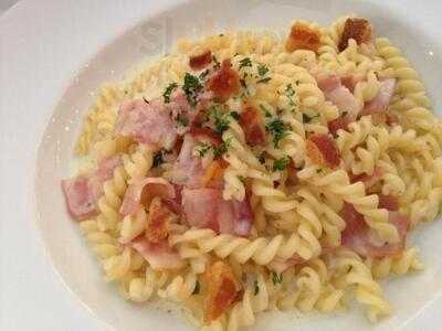 ร้านอาหาร ทัสคานีไทยคลูซีน