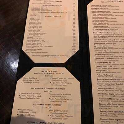 บัลโคนี่ เลาจน์ แอนด์ ฮิวมิดอร์