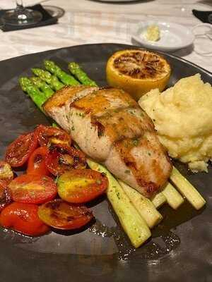 เกรฮาวด์ คาเฟ่ สาขา กรูฟ  แอท เซ็นทรัลเวิร์ด