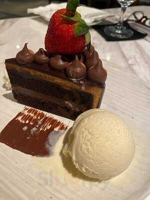 เกรฮาวด์ คาเฟ่ สาขา กรูฟ  แอท เซ็นทรัลเวิร์ด