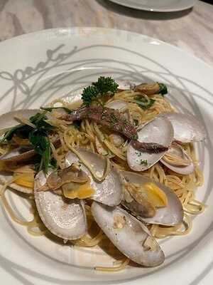 เกรฮาวด์ คาเฟ่ สาขา กรูฟ  แอท เซ็นทรัลเวิร์ด