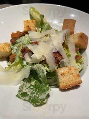 เกรฮาวด์ คาเฟ่ สาขา กรูฟ  แอท เซ็นทรัลเวิร์ด