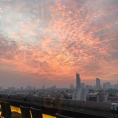 Sky Moon Bar & Bistro