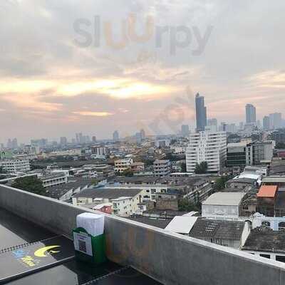 Sky Moon Bar & Bistro