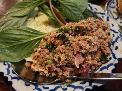 Ban Khun Mae Restaurant