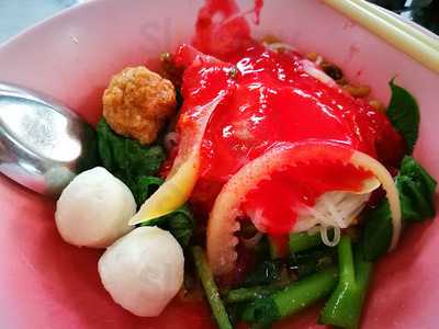 ก๋วยเตี๋ยวหยูง้วนโภชนา