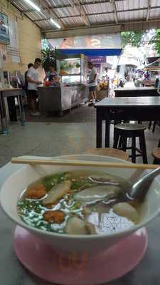 ก๋วยเตี๋ยวหยูง้วนโภชนา